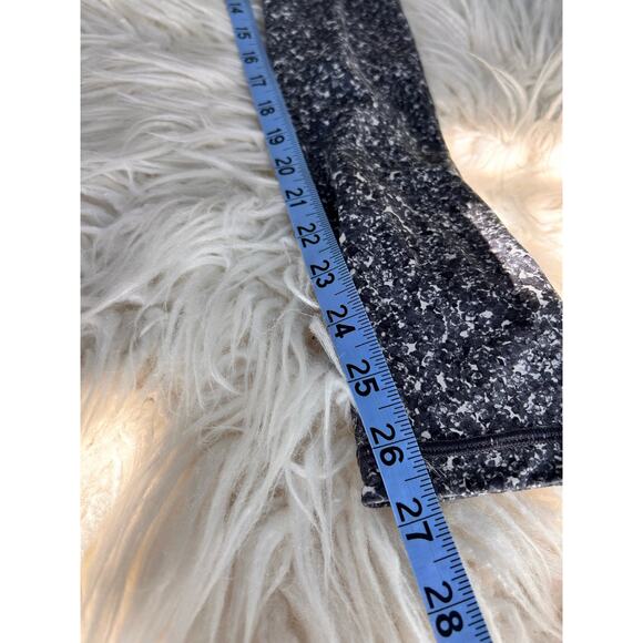 Athleta Women's Cheetah Salutation Stash Pocket Tight Gray White Size Medium - Picture 13 of 15